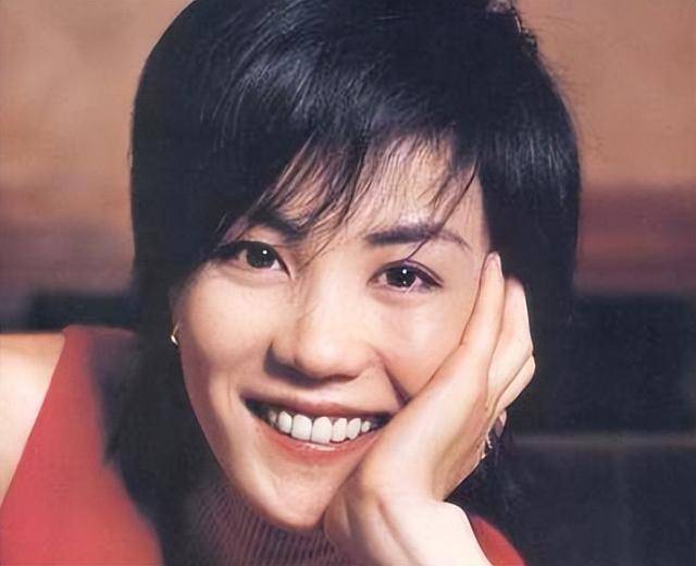 王菲又分手了！张柏芝为断谢霆锋后路，带3儿子下嫁小9岁男友