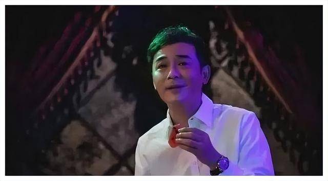 他长得帅，演技好，不顾一切娶大15岁妻恩爱至今，没生孩子也幸福