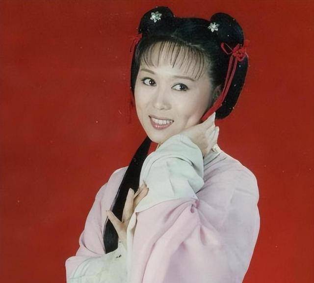 他长得帅，演技好，不顾一切娶大15岁妻恩爱至今，没生孩子也幸福