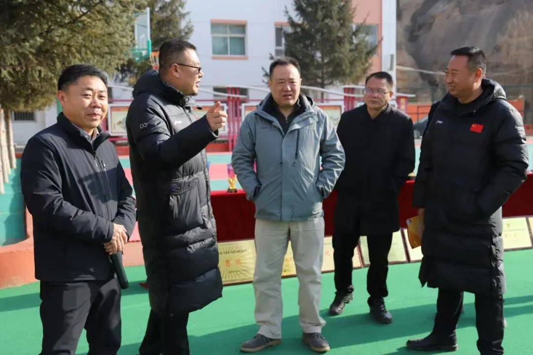 张伟调研体育工作