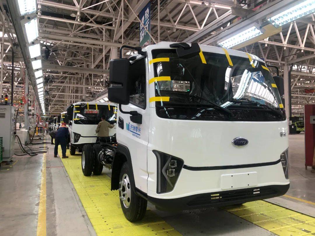 铆足干劲抓生产!贵州长江汽车奋力冲刺全年目标任务