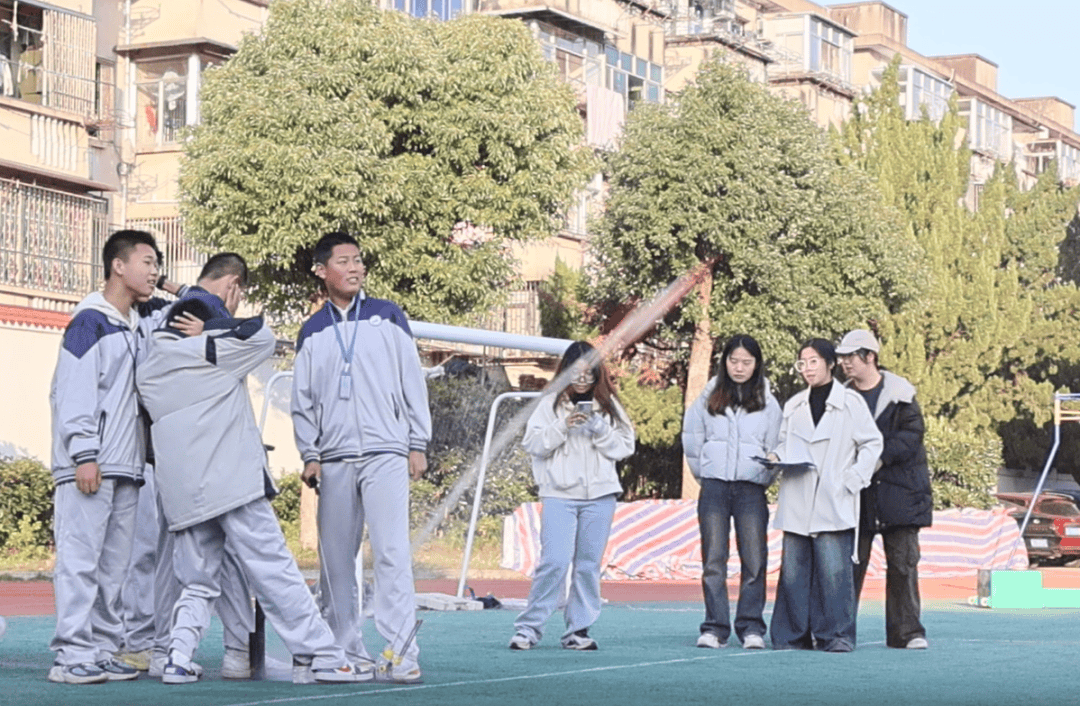 探索科技魅力 点亮智慧火花