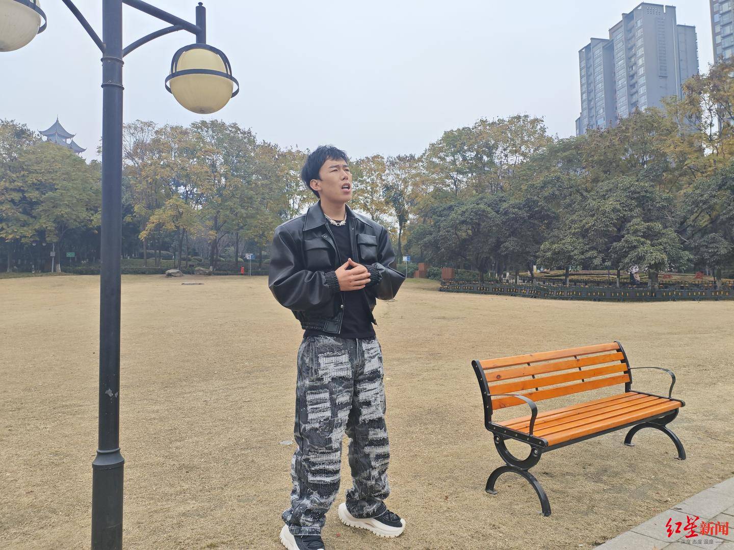 2024未完待续|“diss谢帝”走红的诺米:说唱让自己“不再沉默”,还在学习做艺人_大凉山_成都_阿普