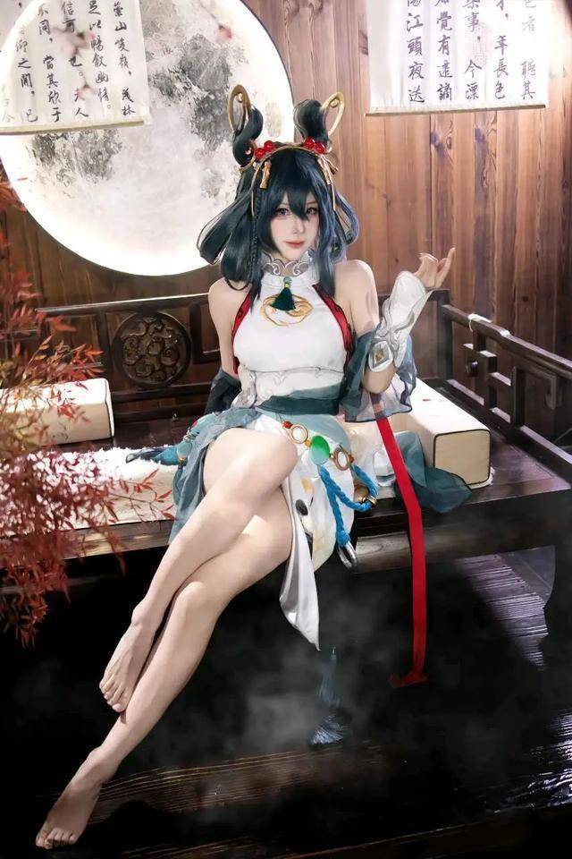 王者荣耀:长谷川小圆cos公孙离,玉足美腿,绝美容颜!