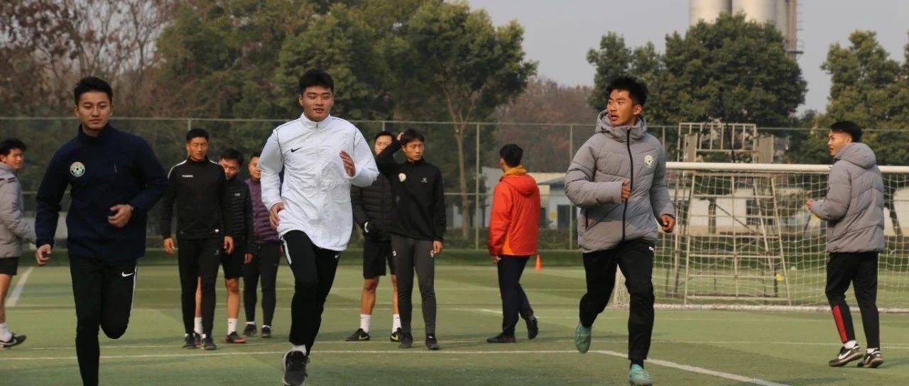 【裁判员】成都足协举行2025年度预备国家级裁判员选拔测试_执法_理论_体能
