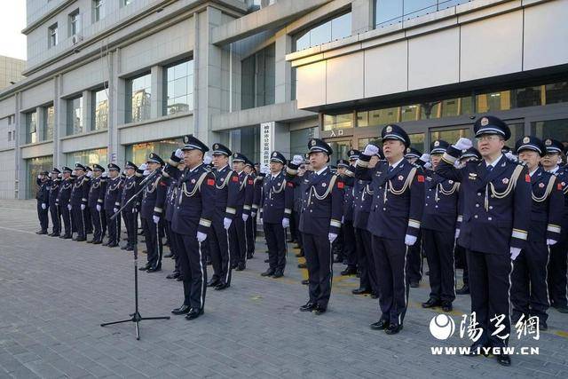 赢博体育平台榆林公安高新分局举行“升警旗唱警歌重温入警誓词”活动(图3)