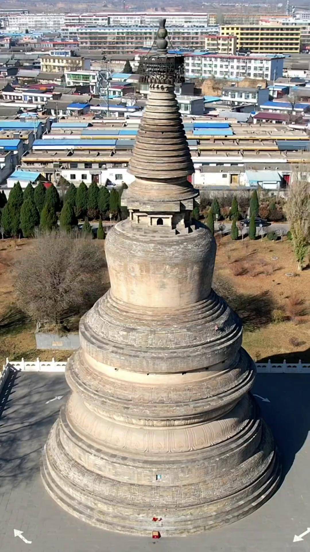 山西代县千年阿育王塔,身高40米,是我国最北,保存最为完整的一座藏传