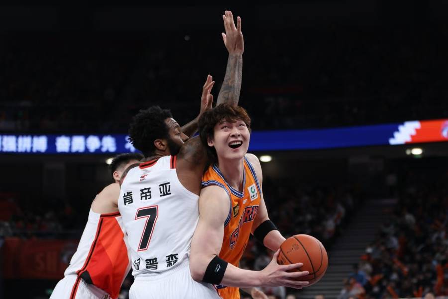 “單車戰(zhàn)神”助上海大鯊魚十六連勝！