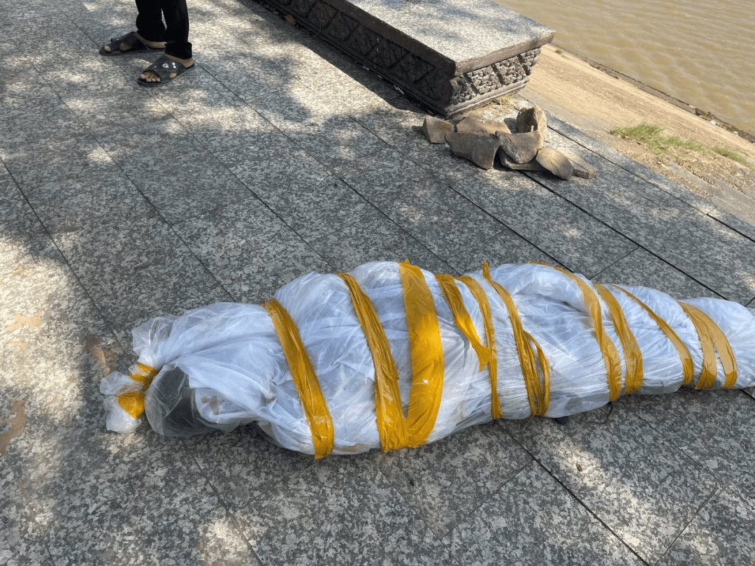 金边河边发现一具女尸,自杀?