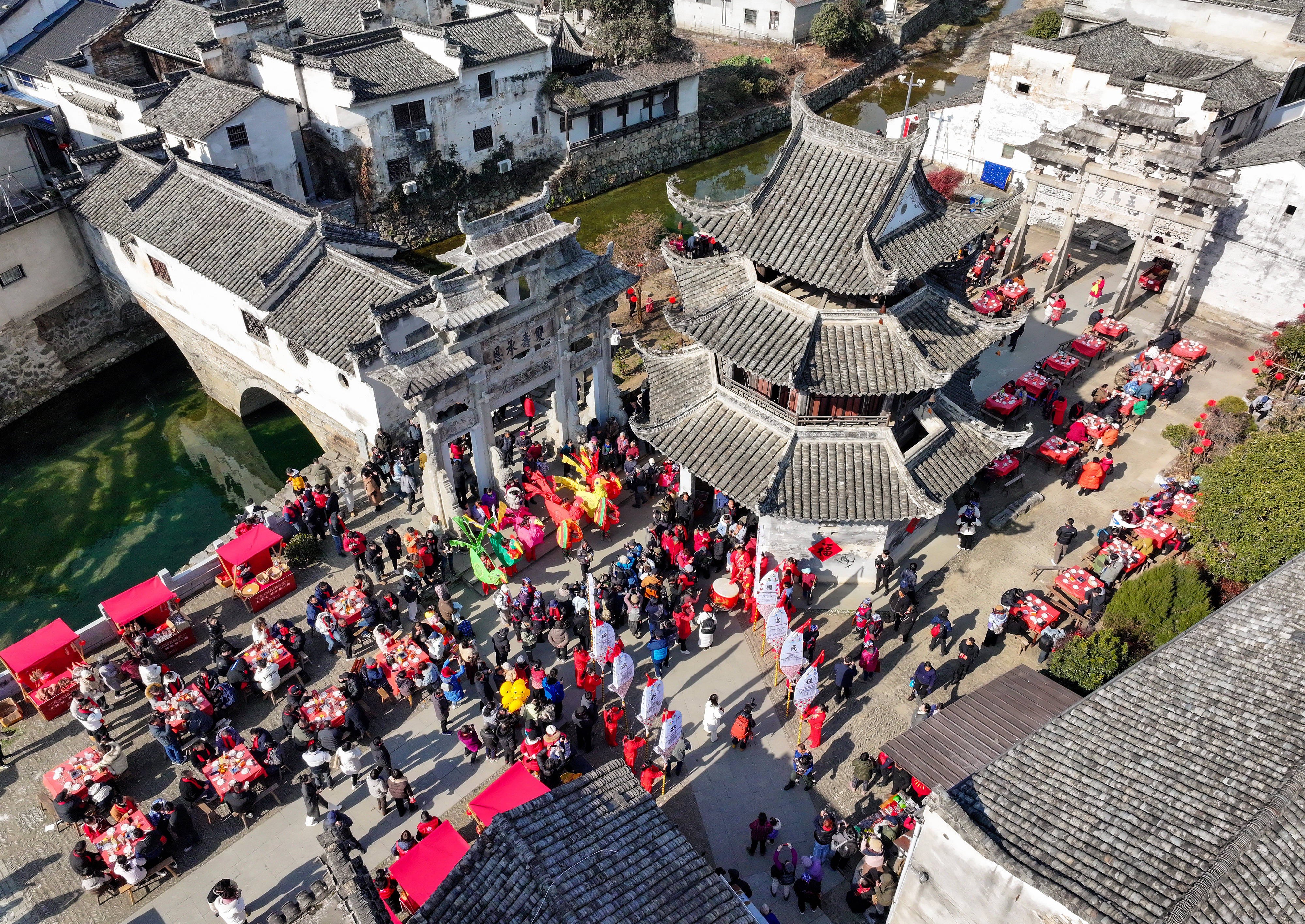 安徽歙县古村年猪宴徽州年味浓