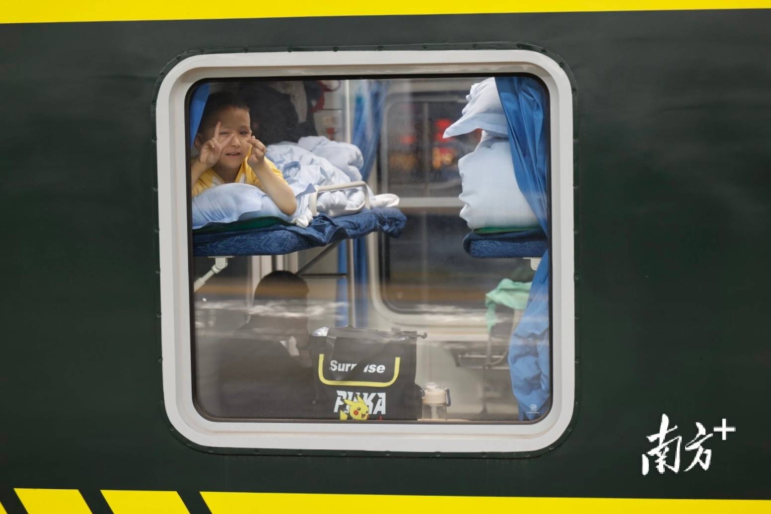 “过完年回来继续赚钱！”2025年广东春运首趟列车今日凌晨发出