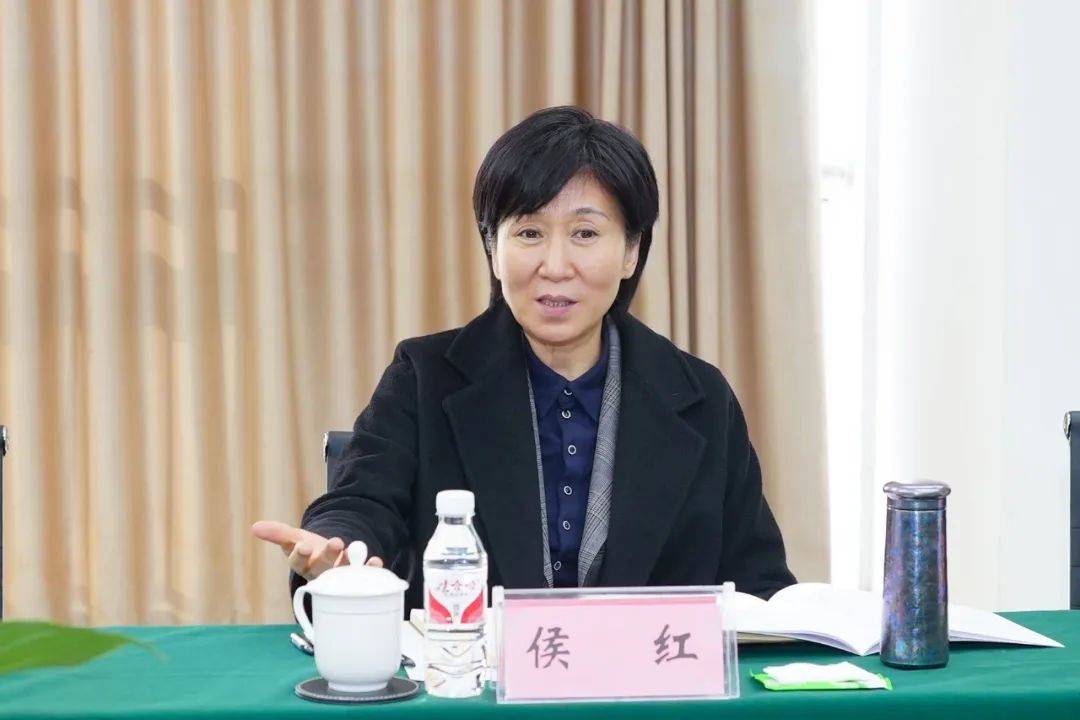 省卫生健康委党组副书记,副主任侯红一行来院调研安全稳定工作