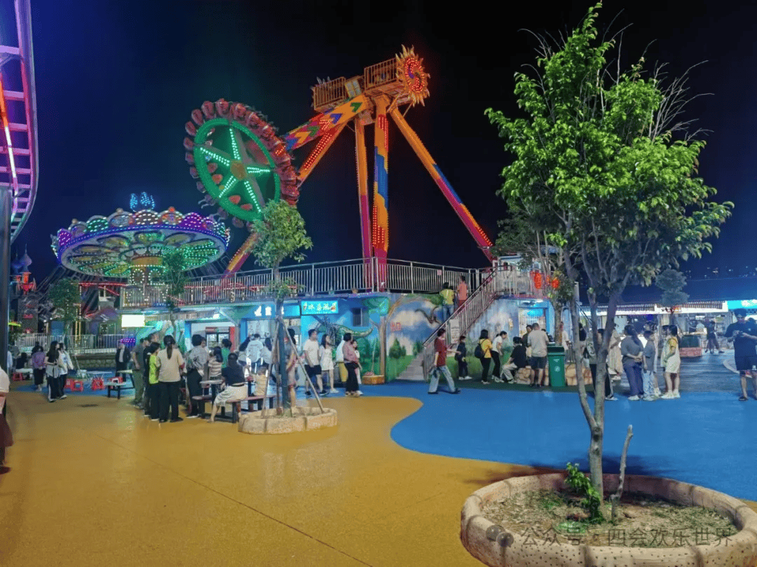 春节不打烊丨四会欢乐世界新春"醒狮表演 财神,机器人巡游 七彩祥云