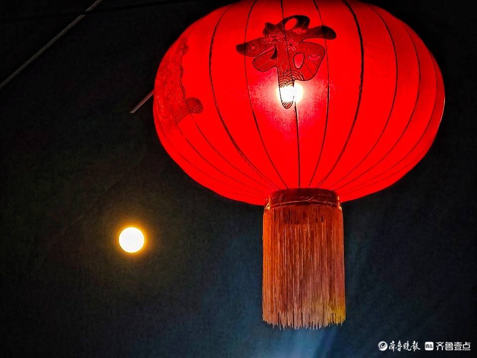 吉祥中国年 | 迎新春年味浓，夜幕下大红灯笼暖融融