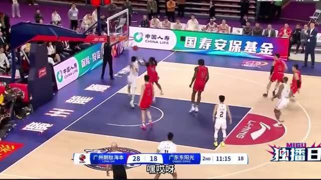 传球功力还在！郭艾伦两次反击，半场送助攻，广州外援扣上瘾