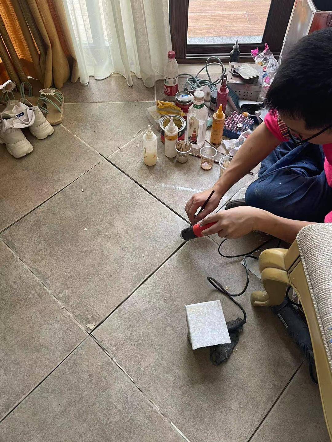 女子称在三亚退租时遭“提灯定损” 房东：租客不爱惜房屋还诽谤，将提起名誉诉讼