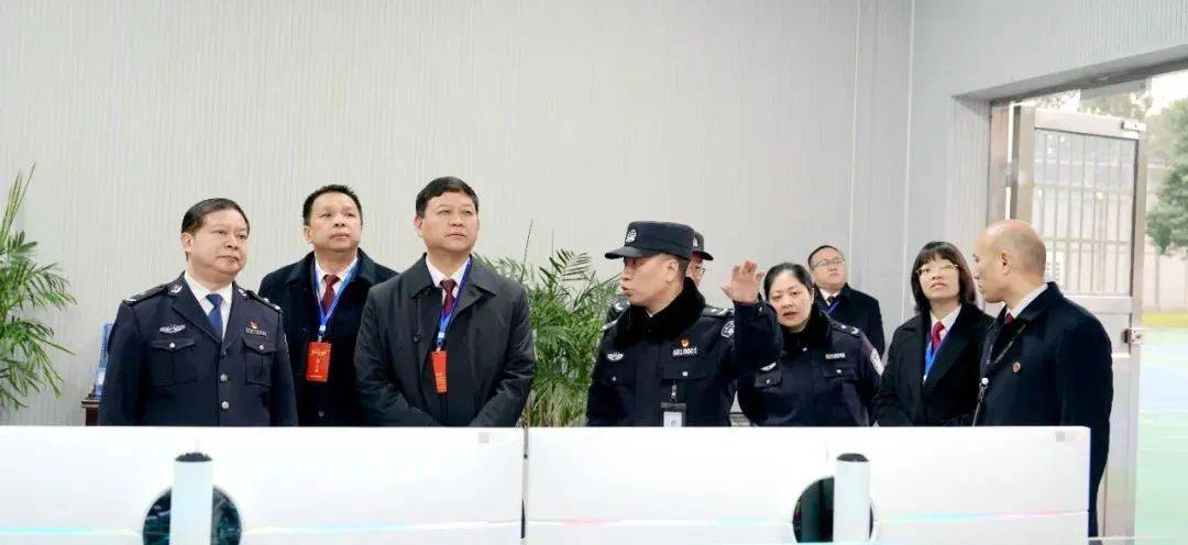 两会现场速递｜坚持监管规范和促进发展并重——市场监管总局局长罗文“部长通道”上回应市场关切