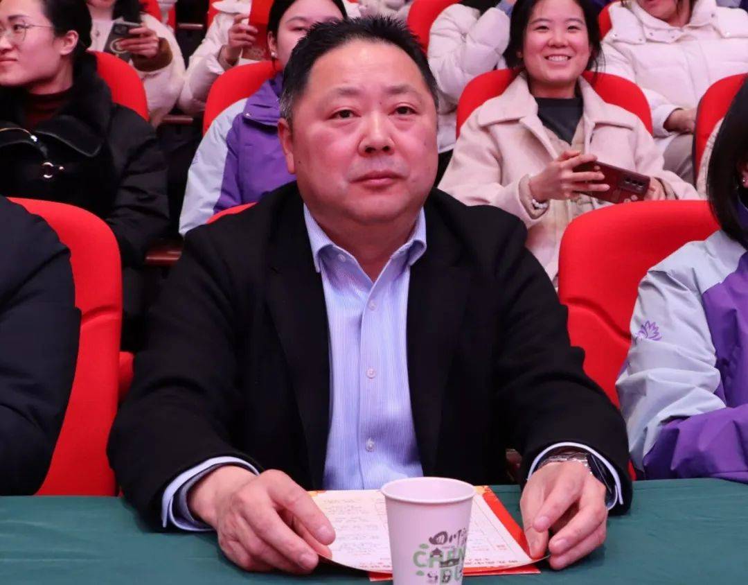 出席本次活动的领导和嘉宾有南充高中党委副书记,校长王尚明,党委副