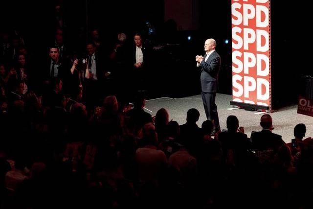 朔尔茨，卷进了“剧本杀”