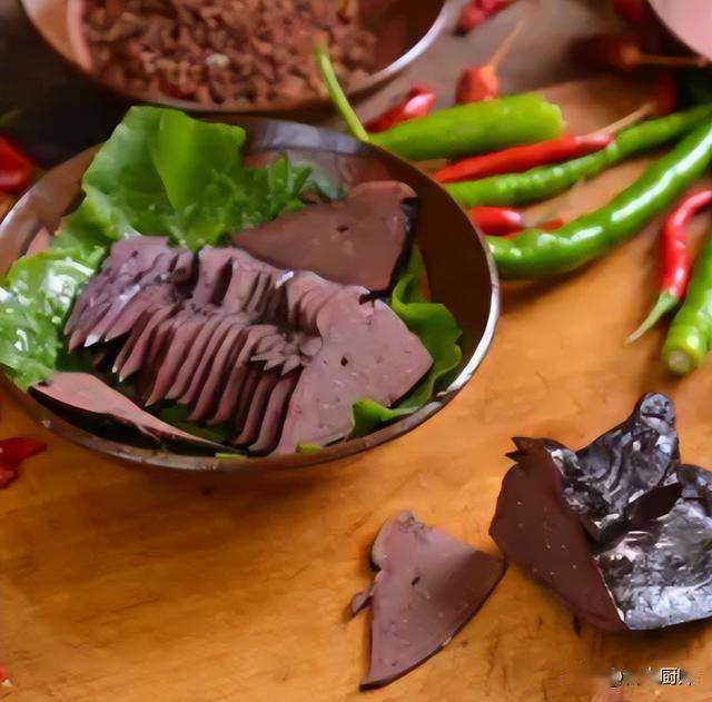 春节餐桌：特色美食增添浓浓年味，春节将至，除腊味外的年夜饭必备美食