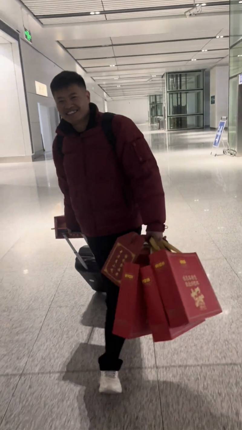 “错认假父16年”当事人已有新名!携妻儿回安徽老家过春节 “错认假父16年”当事人已有新名!携妻儿回安徽老家过春节