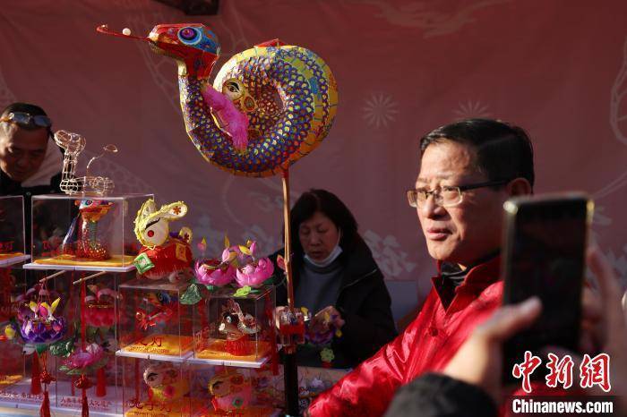 新春见闻）南京传统手扎花灯亮相城南“闹新春”(图7)