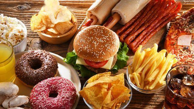 惊！日常食物竟成“健康杀手” “垃圾食品”排行榜，第一名你绝对想不到！