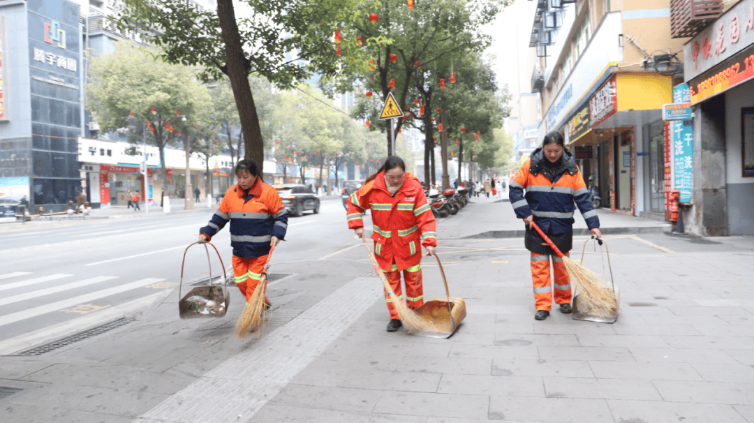 春节我在岗丨城市的“美容师” 用心扮靓城市“颜值”(图2)