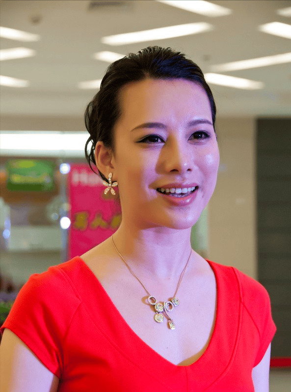 山东卫视12位美女主持人,个个肤白貌美,其中李毅最为端庄大方