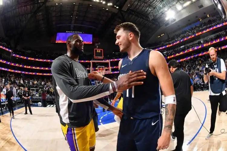 NBA | 東契奇出現(xiàn)在湖人訓練館 最快本周末登場