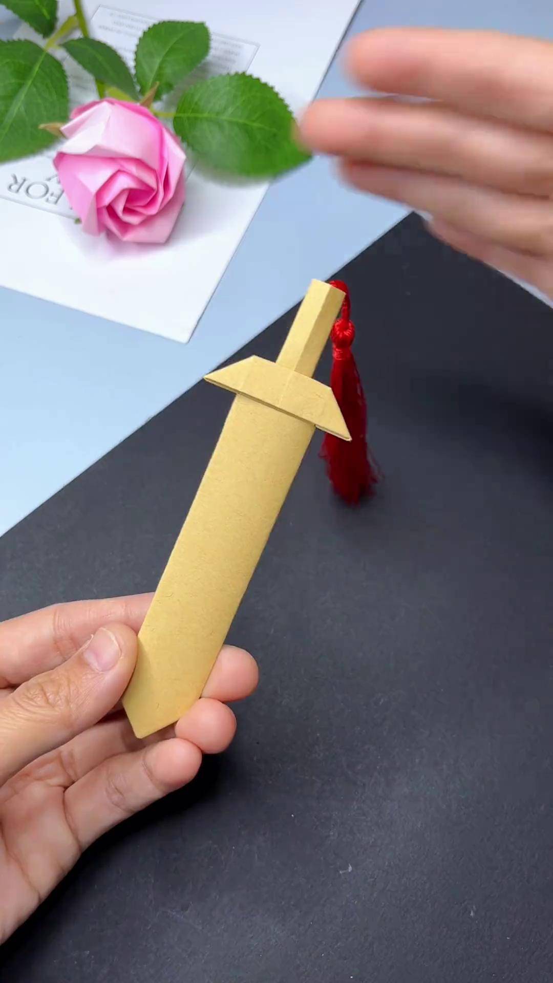 用两张纸折一把酷酷的宝剑,非常简单,快来试试吧折纸 手工diy 动手