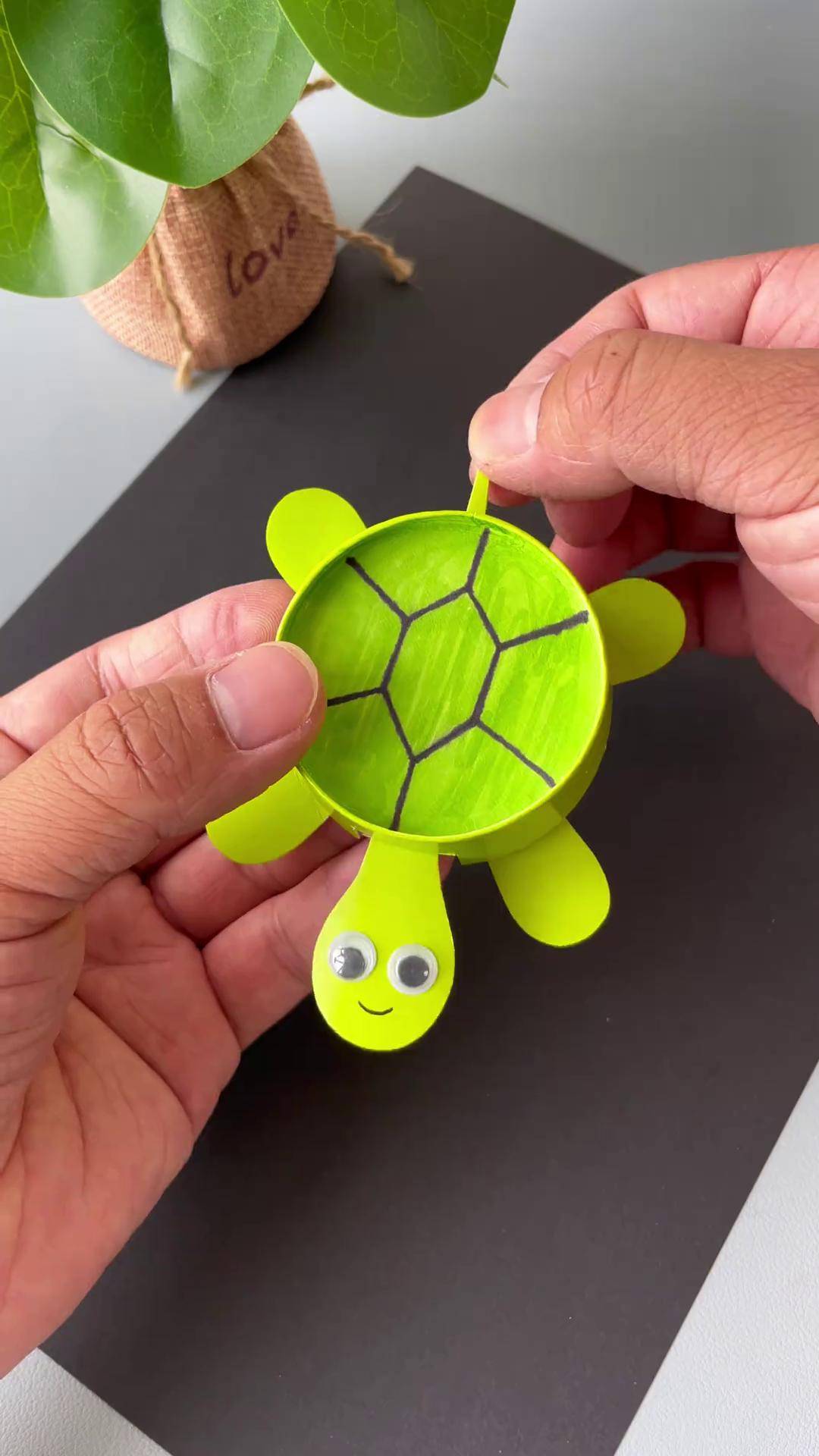 用一次性纸杯做个好玩的小乌龟吧!手工diy 幼儿园手工 亲子手工