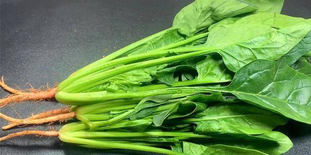 菠菜虽营养，食用有讲究 菠菜食用不当可能带来健康风险