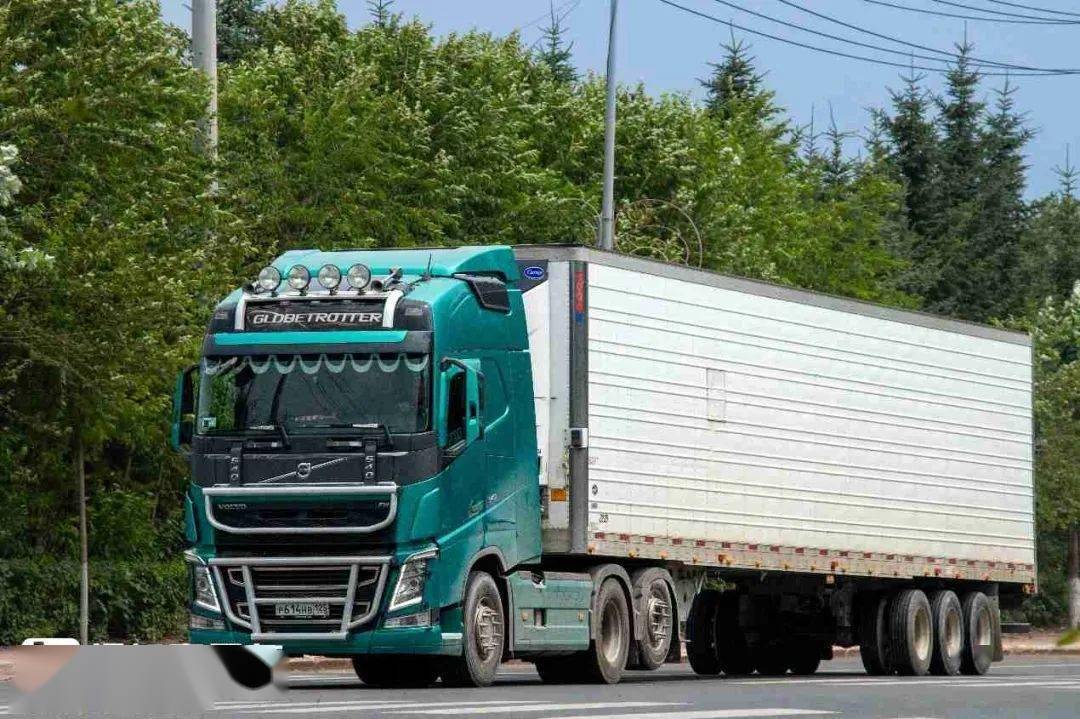 俄罗斯卡车大杂烩:30年老车依旧驰骋,绥芬河口岸实拍