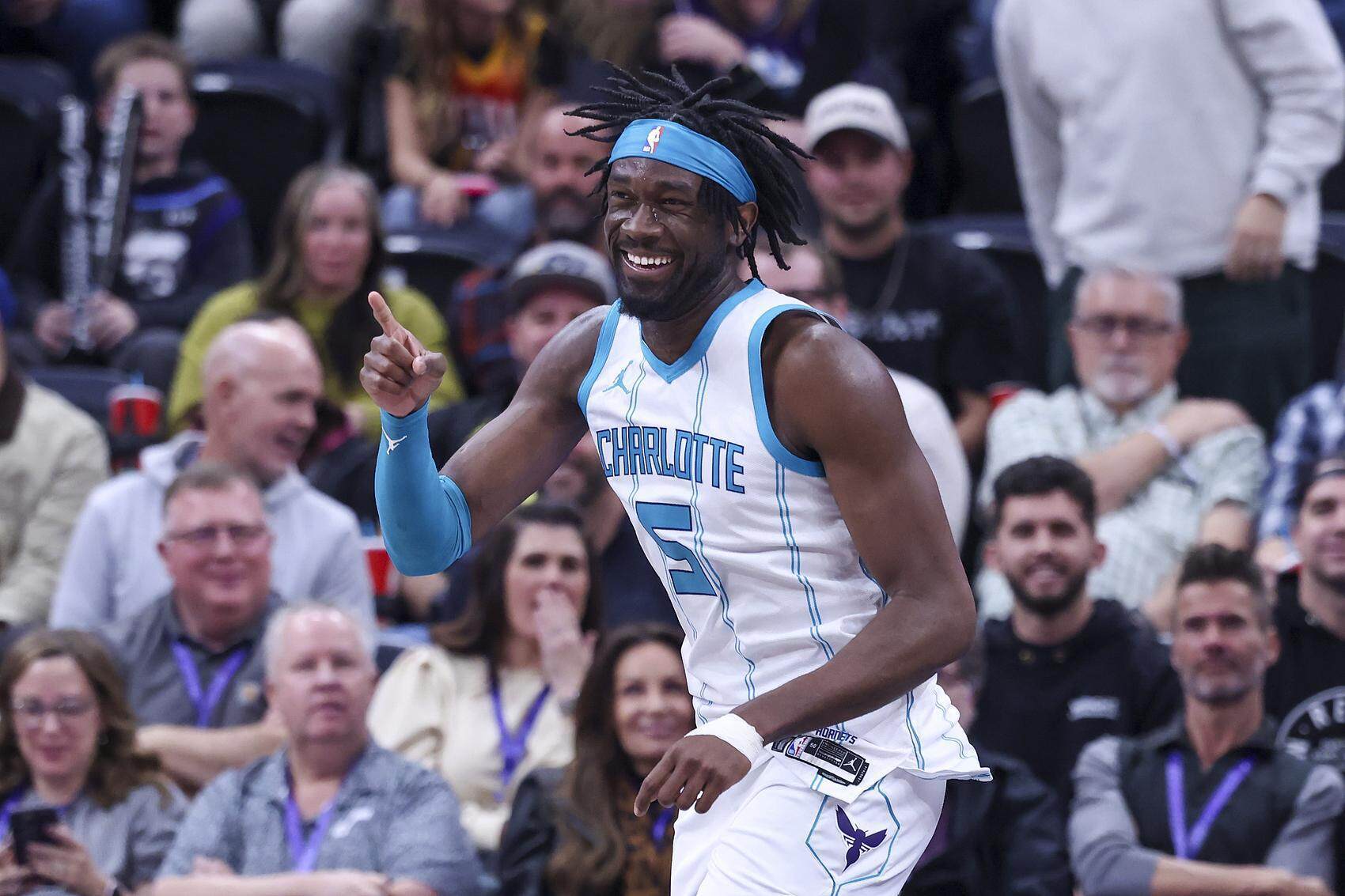 【NBA·交易】湖人满足东契奇需求，从黄蜂换取马克·威廉姆斯