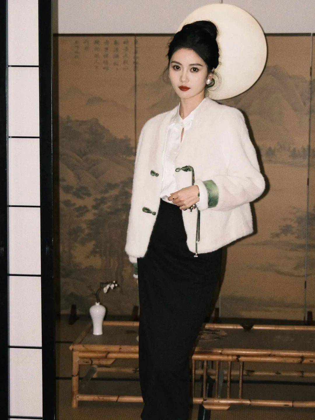 朱珠开春新中式穿搭太养眼了!春天这3件新中式上衣,谁穿谁是仙女好嘛!