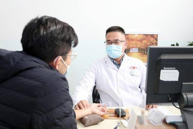 男性健康警示：雄性激素枯竭引发的疾病风险，男性健康危机：雄性激素枯竭不容忽视