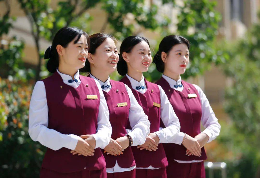 礼仪的掌握礼仪是物业形象风度以及修养的体现其重要性不亚于任何专