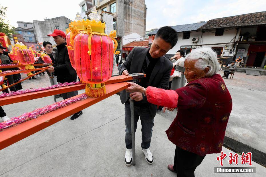 新春见闻）福建莆田板凳龙圈灯闹新利体育下载元宵(图6)