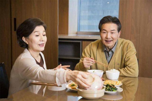 震惊！这些日常饮食习惯可能诱发膀胱癌，膀胱癌：日常饮食中的潜在威胁