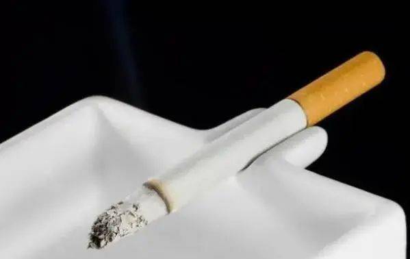 一天一包烟,三天一包烟,哪个伤害大?答案可能与你想象的不同_香烟_危害_身体