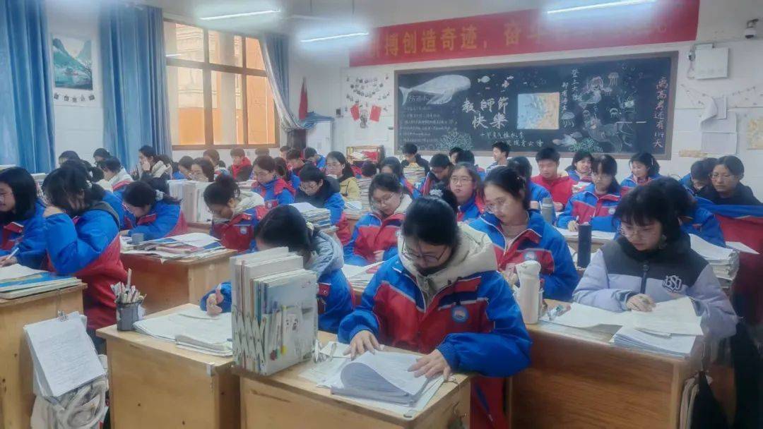 高安二中举行2025年春季新学期开学典礼!