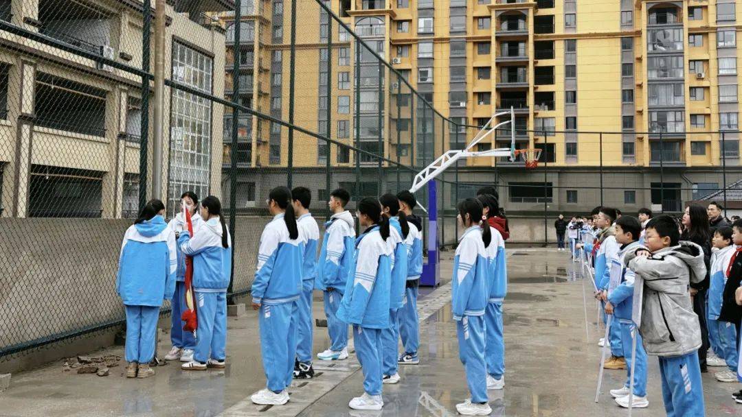 市第三中学新学期，同学们活力满满，互相鼓劲，约定着向新目标冲冲冲！开阳县第五中学该校以“梦想新起点