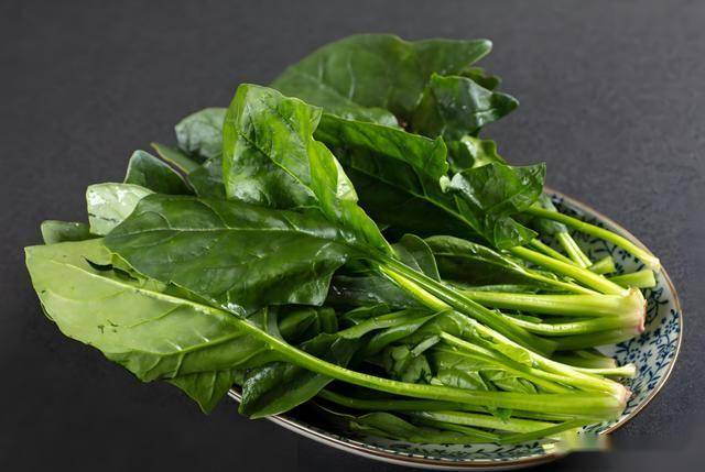 菠菜在春季养肝食谱中的多样角色