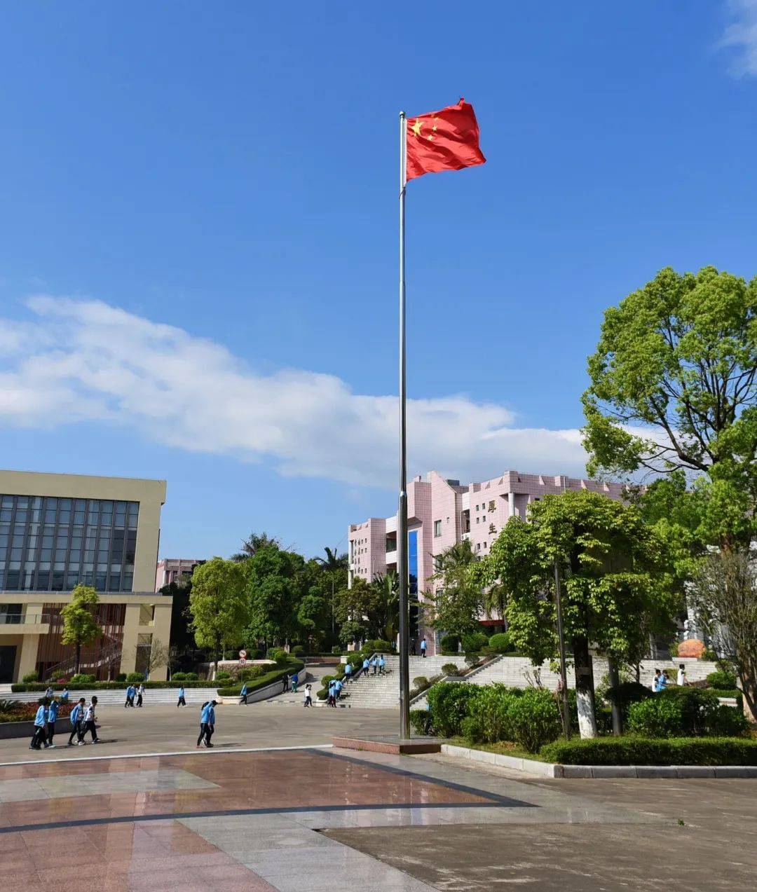 做一个阳光自信的人