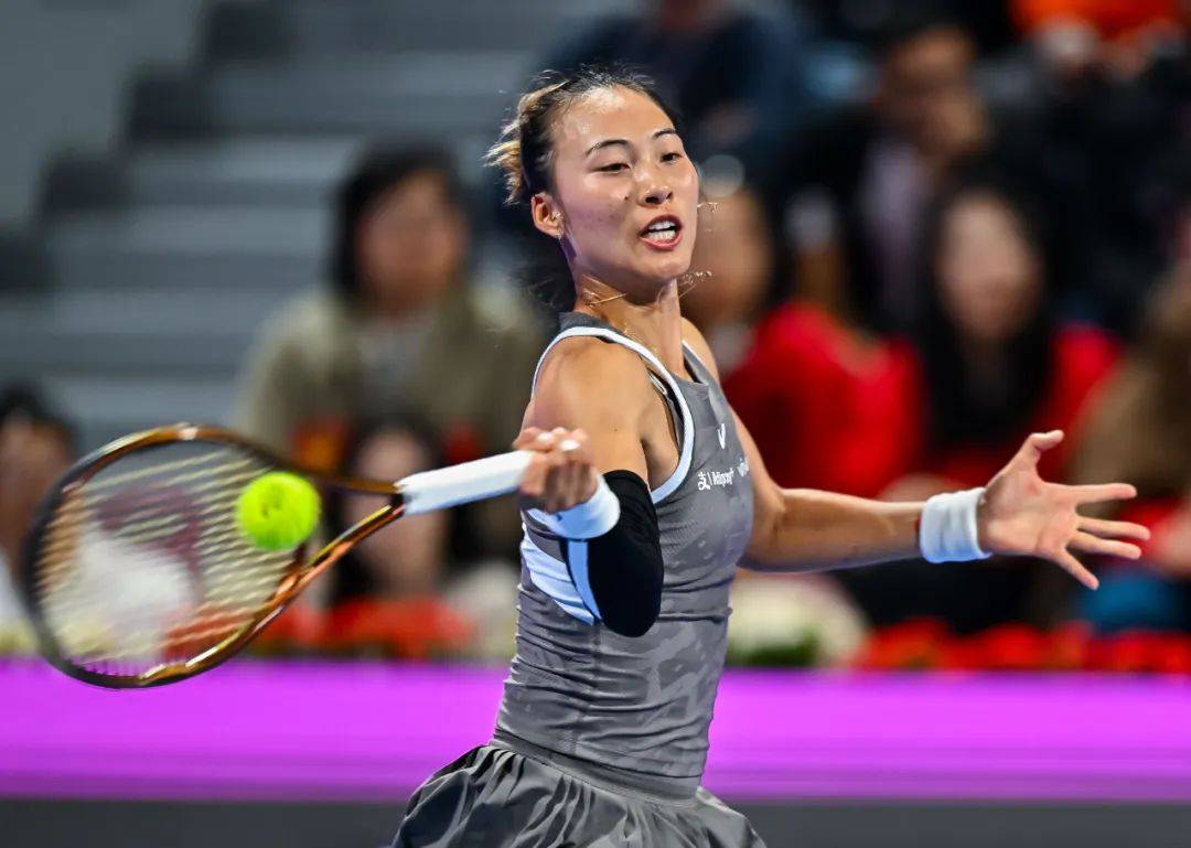 WTA1000迪拜站：郑钦文遭遇美国选手斯特恩斯逆转，无缘晋级