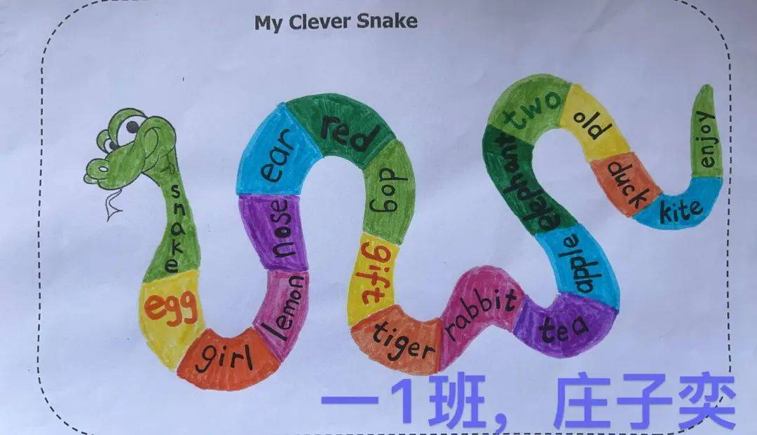 看!"小脚丫"们亲手串联的小蛇多么灵动,真有趣!"好学蛇"智慧接龙,英语