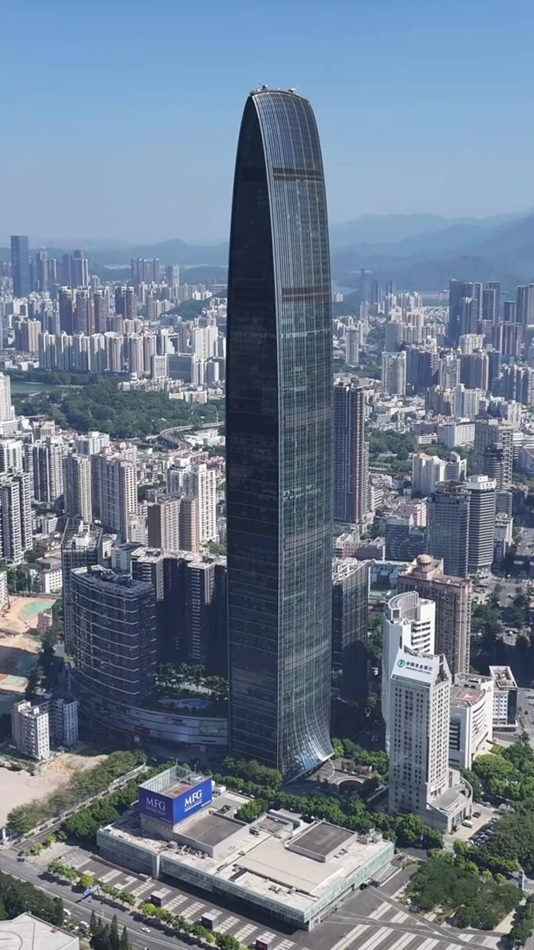 航拍深圳建成时的第一高楼,整栋大楼高441