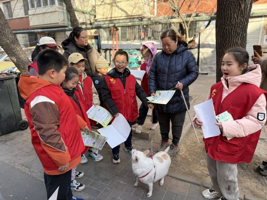养犬】马场街新闻里社区开展"小手牵大手 文明养犬一起走"宣传活动