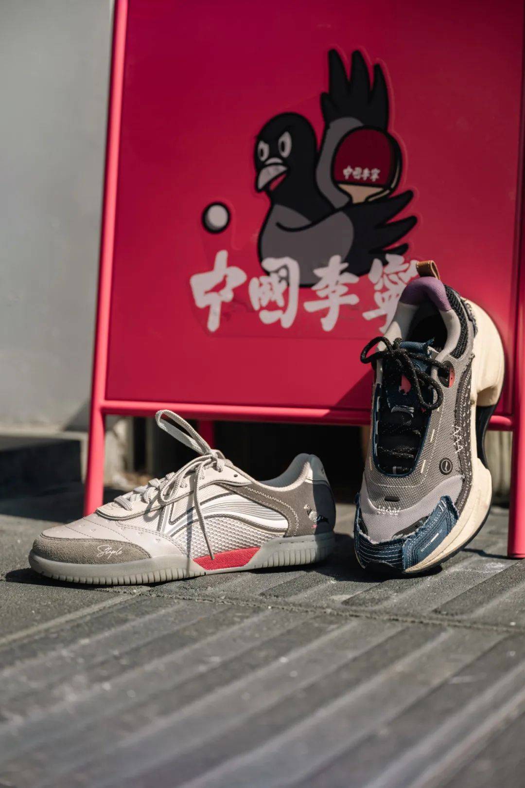 中国李宁hypebeaststaple 标志性的鸽子元素象征着纽约的街头文化另
